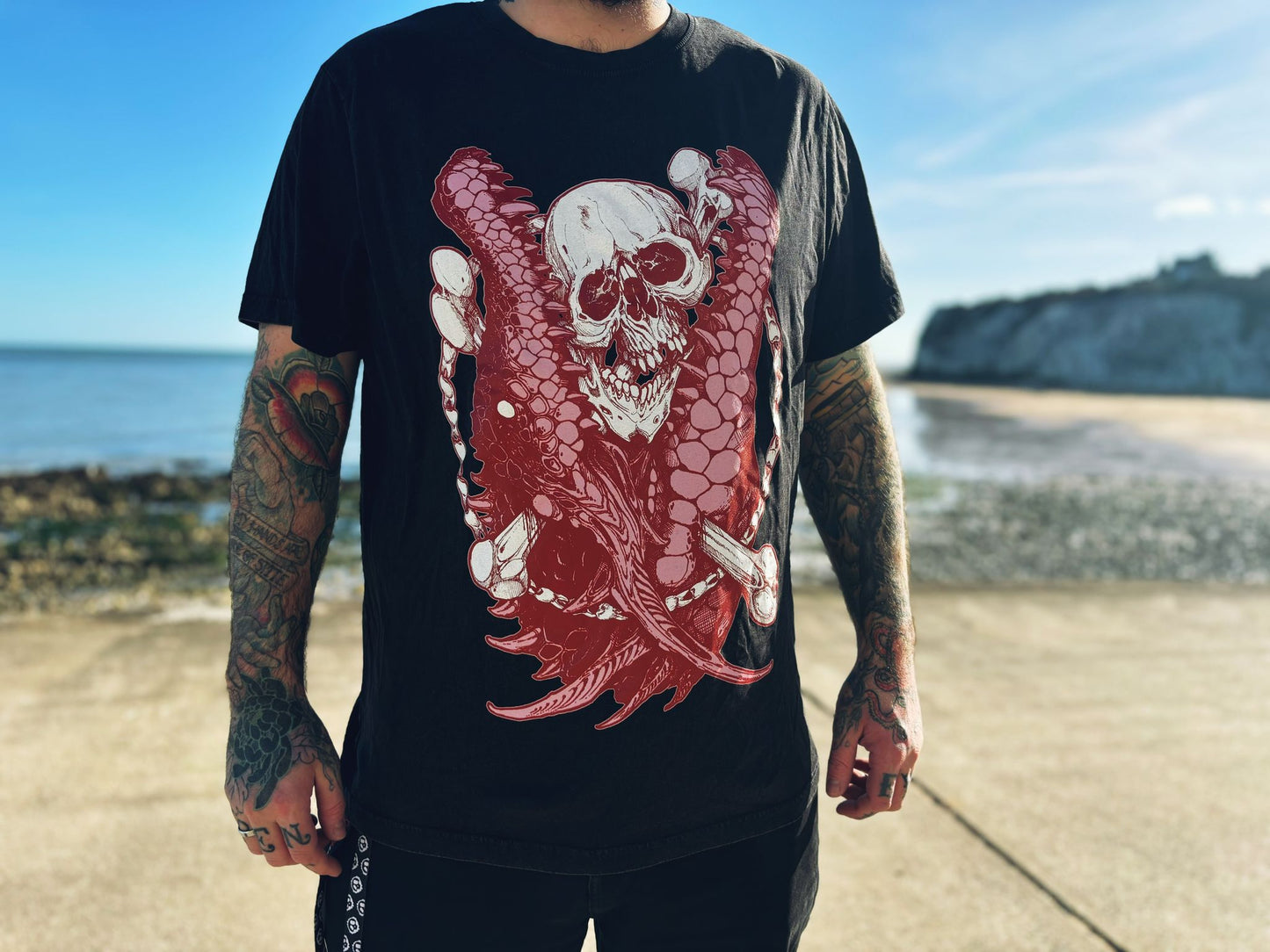CROCODILE T-SHIRT X SNEAKY MITCH